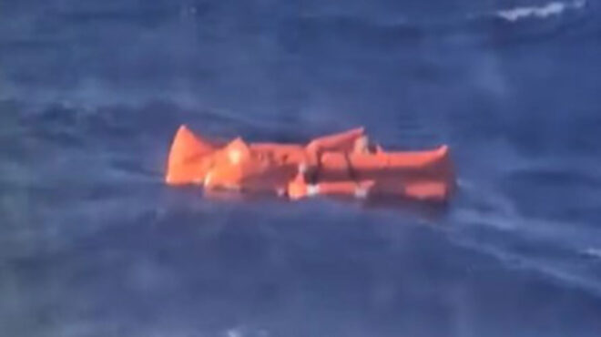 εικόνες-από-τη-διάσωση-ναυαγού-μεταξύ-563115979