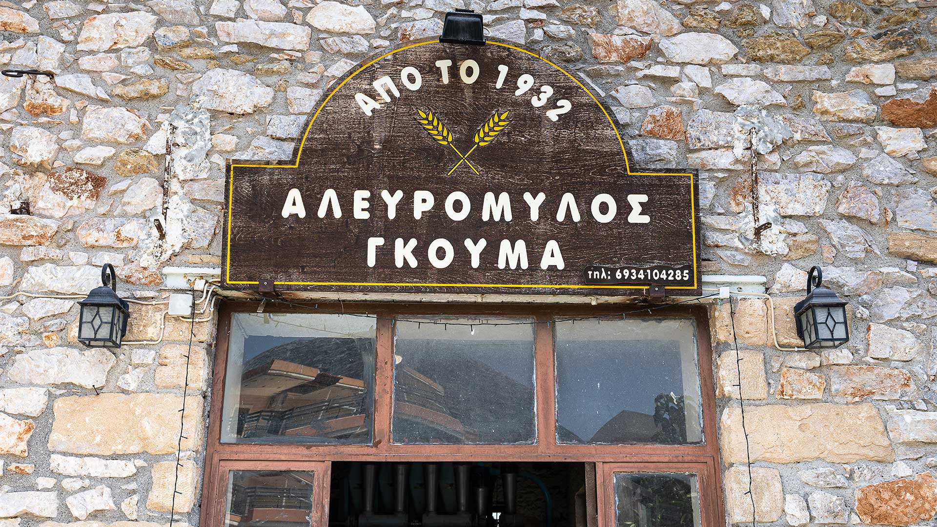 17 νόστιμες περιπέτειες στα πέριξ της Αθήνας: από ξυλόφουρνοι μέχρι μυστικές καντίνες-6