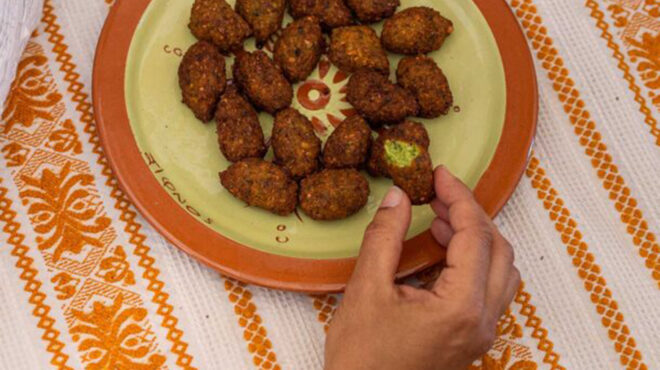 οι-θρυλικοί-ρεβυθοκεφτέδες-της-σίφνο-563148508