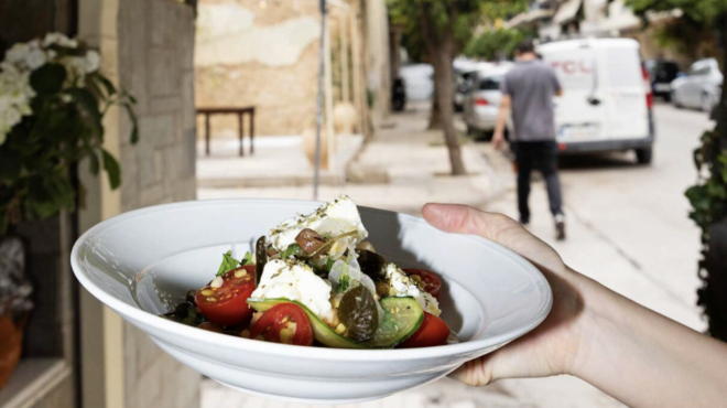 οσπριοσαλάτα-σαν-χωριάτικη-με-ντομ-563104177