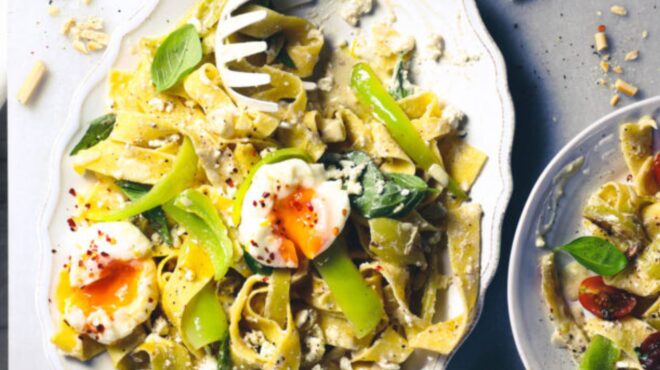 παπαρδέλες-με-πιπεριές-κέρατο-και-βασ-563115133