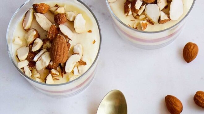 πουτίγκα-με-γάλα-αμυγδάλου-ροδόνερο-κ-563126386