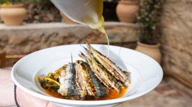 ψητές-σαρδέλες-παντρεμένες-σερβιρ-563126686