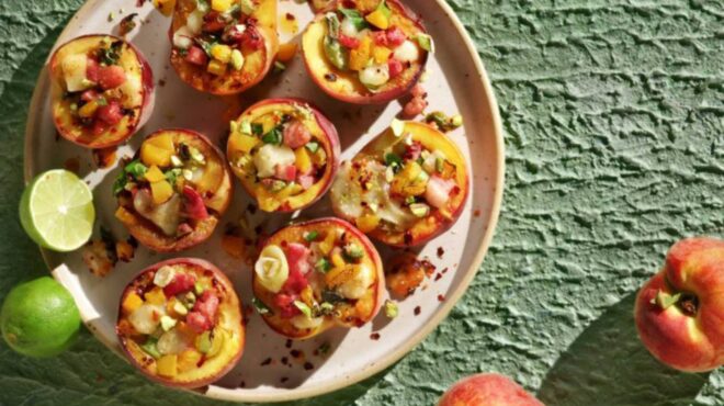 ροδάκινα-ψητά-γεμιστά-με-μελίχλωρο-λή-563126680