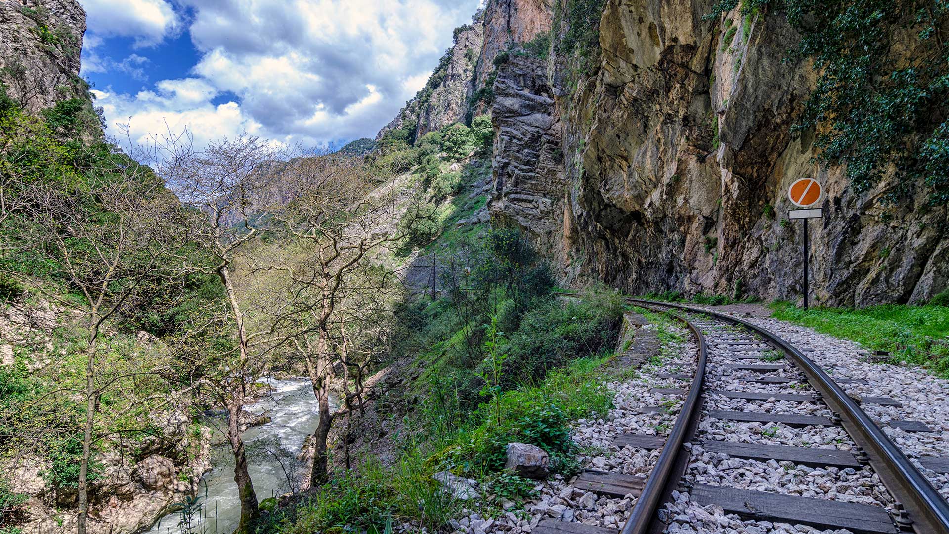 3 φαράγγια της Πελοποννήσου που πρέπει να περπατήσετε-3