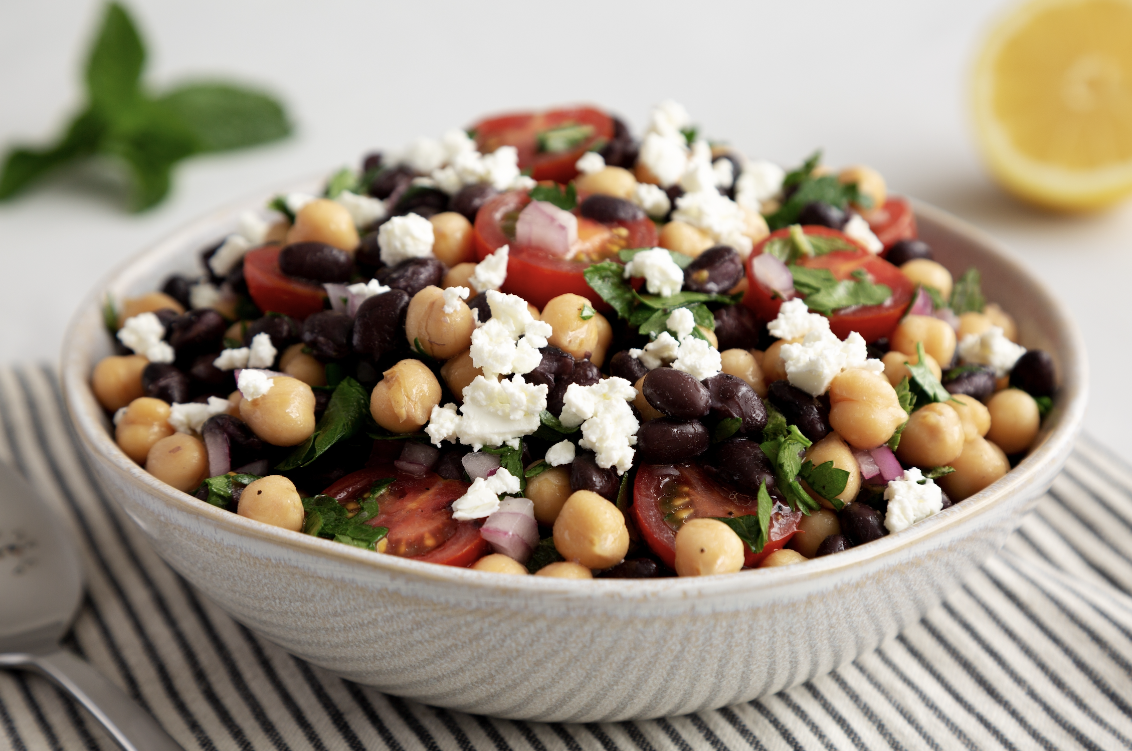 Νερό με σιρόπια και αρωματικά – Οι πιο δημοφιλείς τάσεις ευεξίας-1