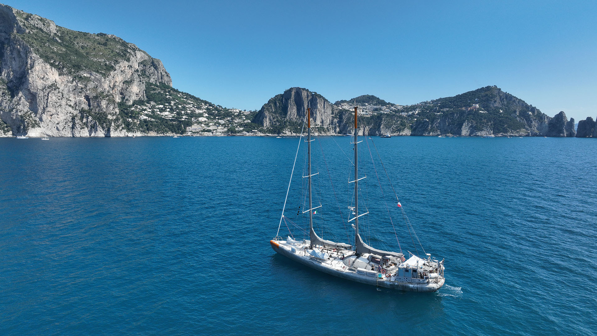 Ενα πλωτό «κουκούτσι ελιάς» ερευνά τις ελληνικές ακτές-1