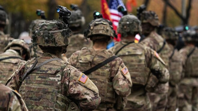 στην-ελλάδα-ο-επιτελάρχης-της-διοίκησ-563107378