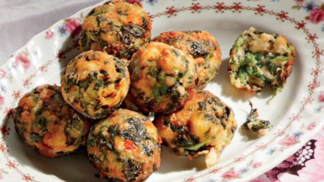 βλιτοκεφτέδες-με-πατάτα-σφέλα-και-γρα-563118961