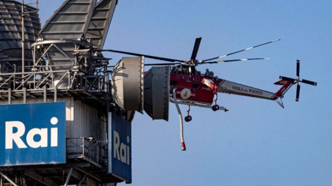 ιταλία-πυρκαγιά-κοντά-σε-στούντιο-της-r-563153428