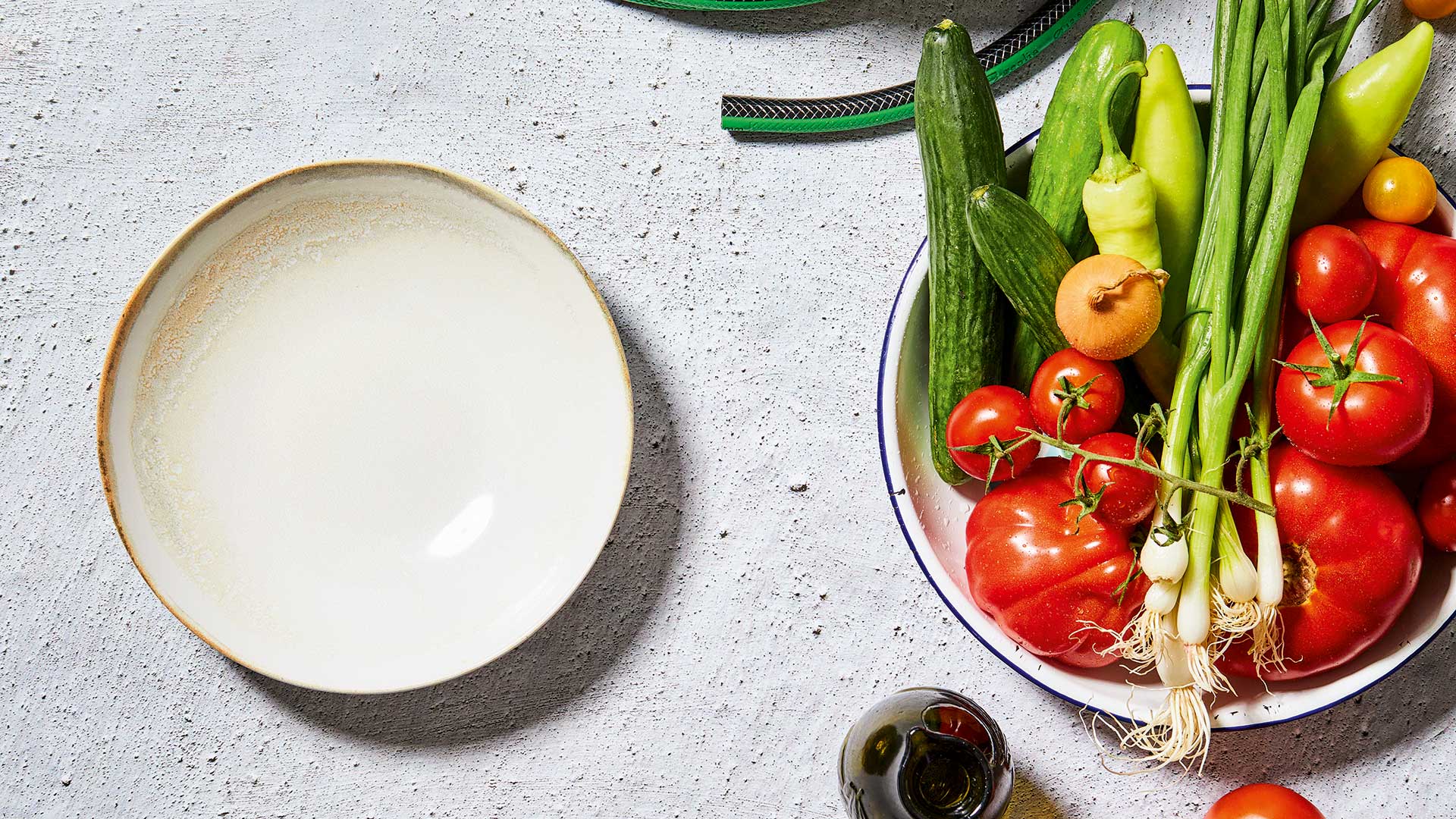 Από 20 χωριά χωριάτικες: Πώς φτιάχνουν την ελληνική σαλάτα σε όλη τη χώρα-1