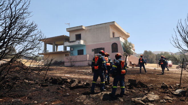 σε-ύφεση-η-πυρκαγιά-στην-αγία-μαρίνα-κο-563154565