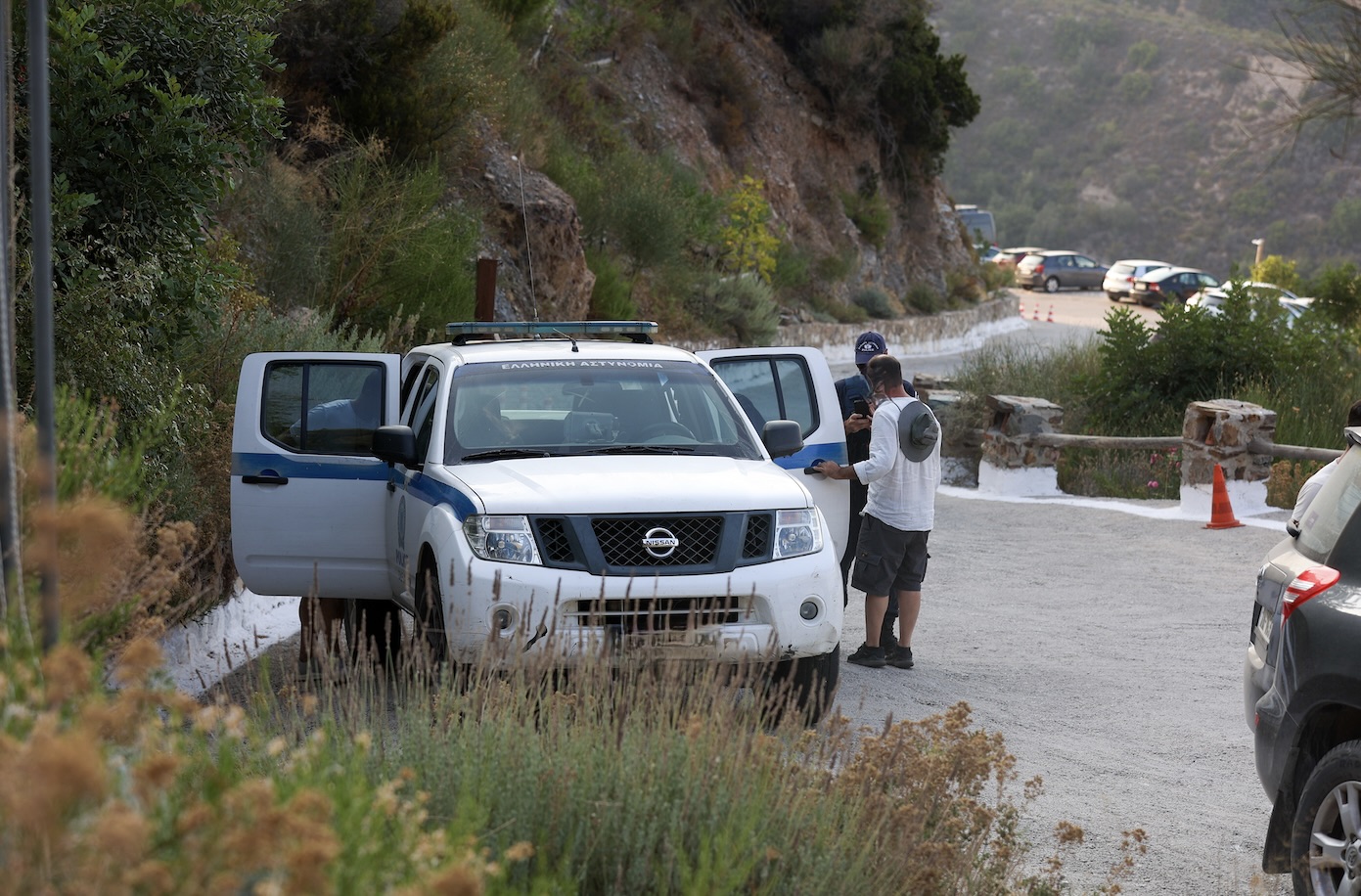 Προσαγωγή χειριστή drone έξω από τον γάμο του Κασσελάκη-1