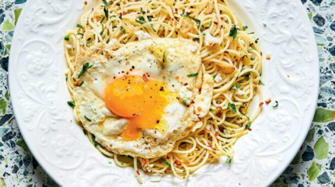 mακαρονάδα-σαν-τσουχτή-με-νιώτικο-κεφα-563178502