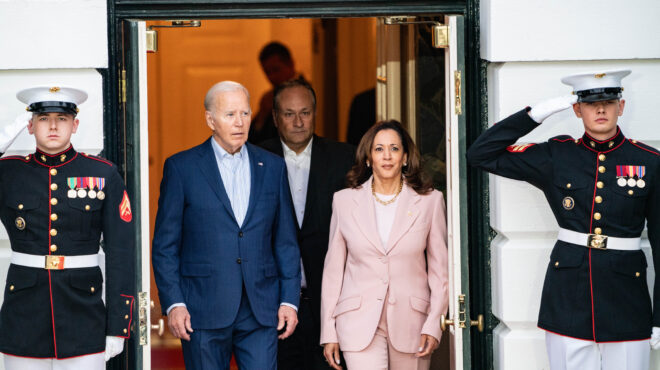 σεξ-χρήμα-social-media-το-σκανάρισμα-των-αντι-563154301