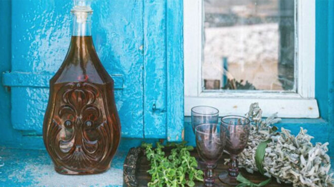 ψημένη-ρακή-αμοργού-563178388