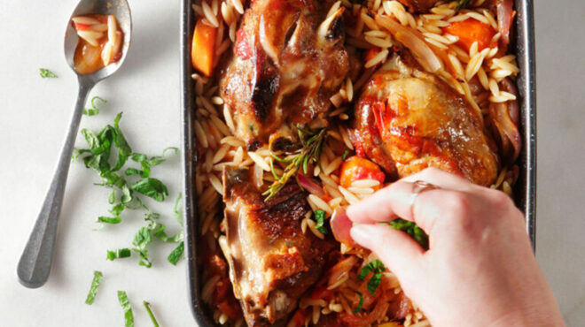 γιουβέτσι-με-αρνάκι-και-δυόσμο-563177962