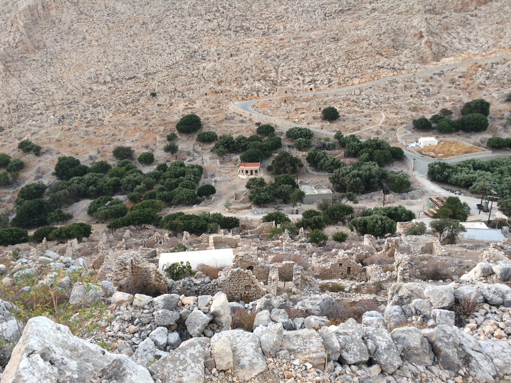 Το Παλιό Χωριό είναι για τη μικρούλα Χάλκη ό,τι ο Μυστράς για την Πελοπόννησο-3