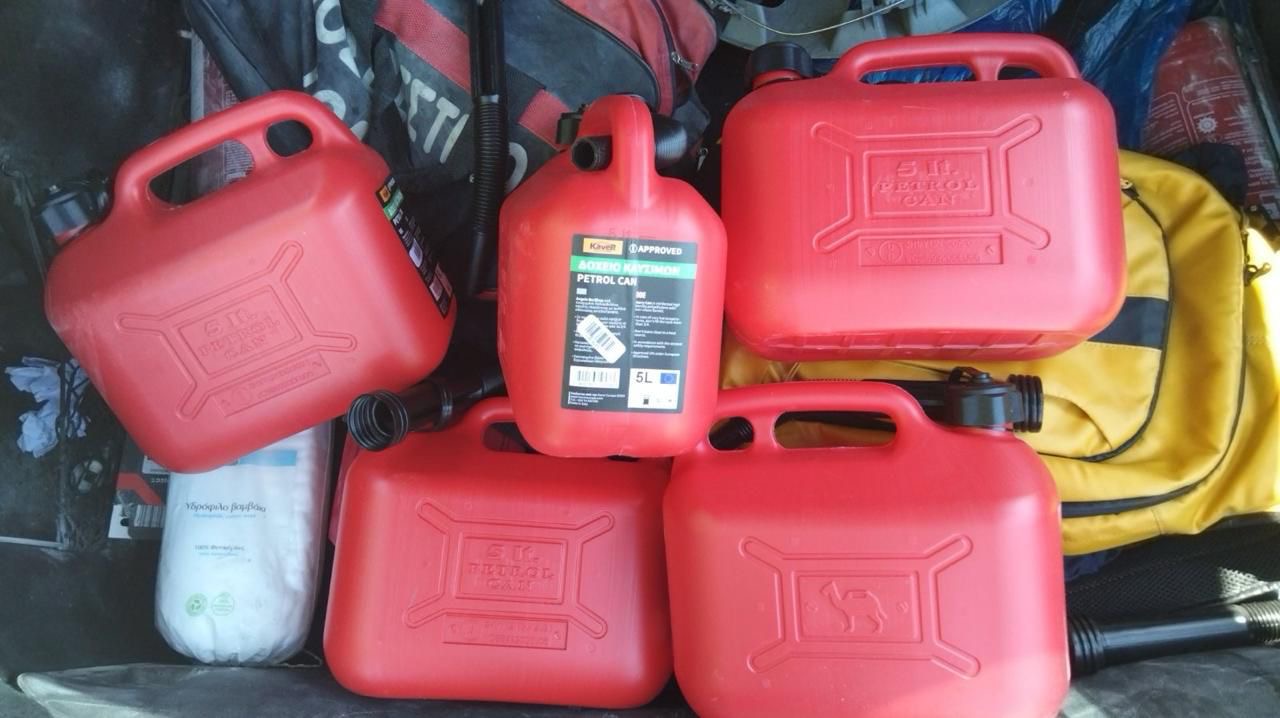 Γλυκά νερά: Φωτογραφίες από το αυτοκίνητο του 80χρονου που κατηγορείται για 4 φωτιές-2