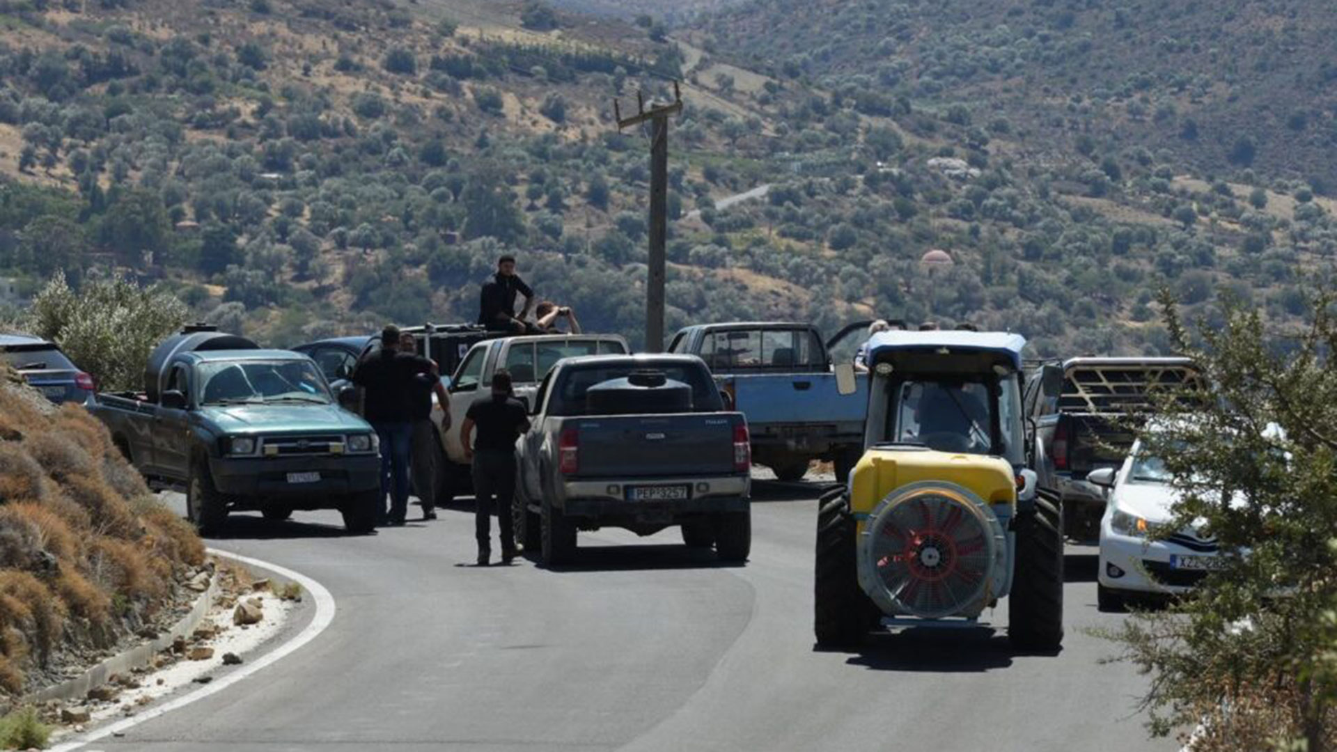 Μάχη με αναζωπυρώσεις και ανέμους στο Ρέθυμνο – Μπαράζ «112» για εκκενώσεις οικισμών-9