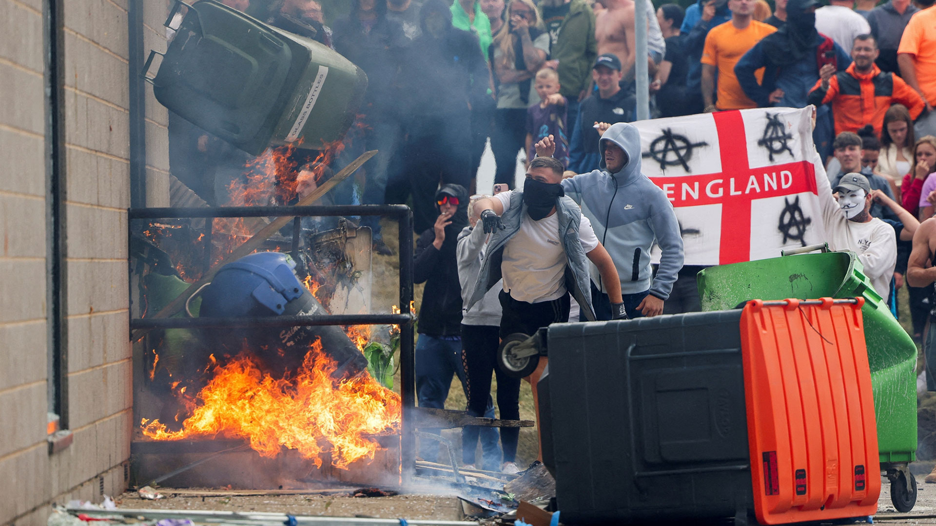 Βρετανία: Σκληρή γραμμή Στάρμερ κατά των ταραξιών-1