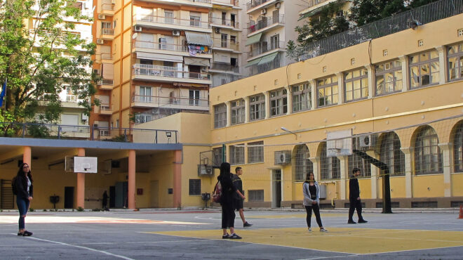 αγωνία-πριν-χτυπήσει-το-κουδούνι-563174698