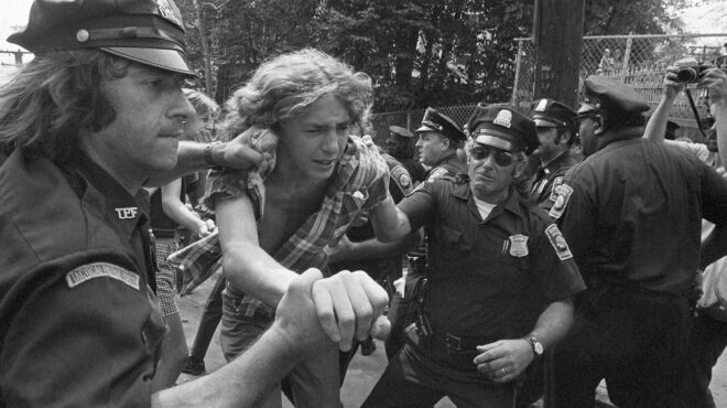 αναζητώντας-τη-λύτρωση-στη-βοστώνη-563168083