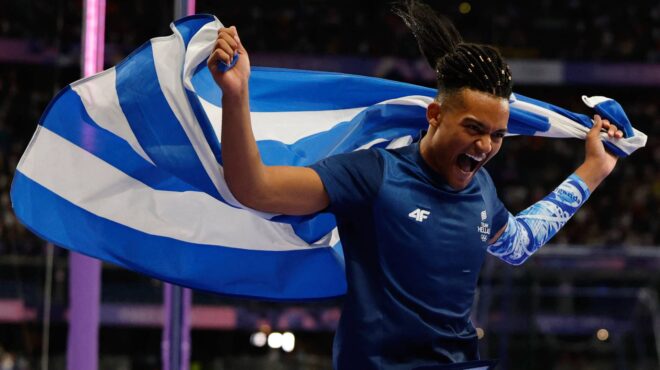 ολυμπιακοί-αγώνες-ο-καραλής-σημαιοφό-563168443