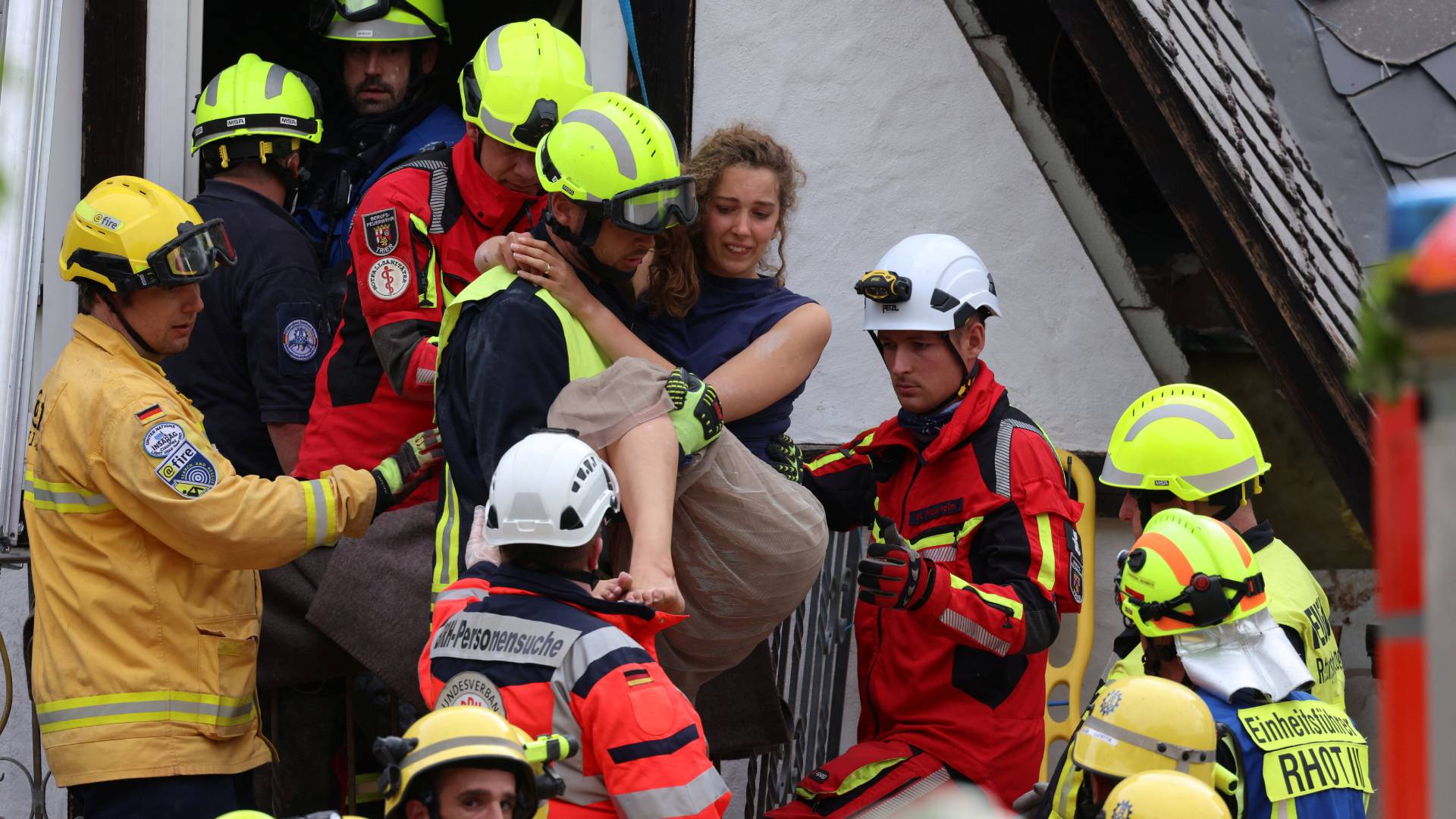Γερμανία – Κατάρρευση ξενοδοχείου: Σε εξέλιξη ο απεγκλωβισμός των παγιδευμένων-2