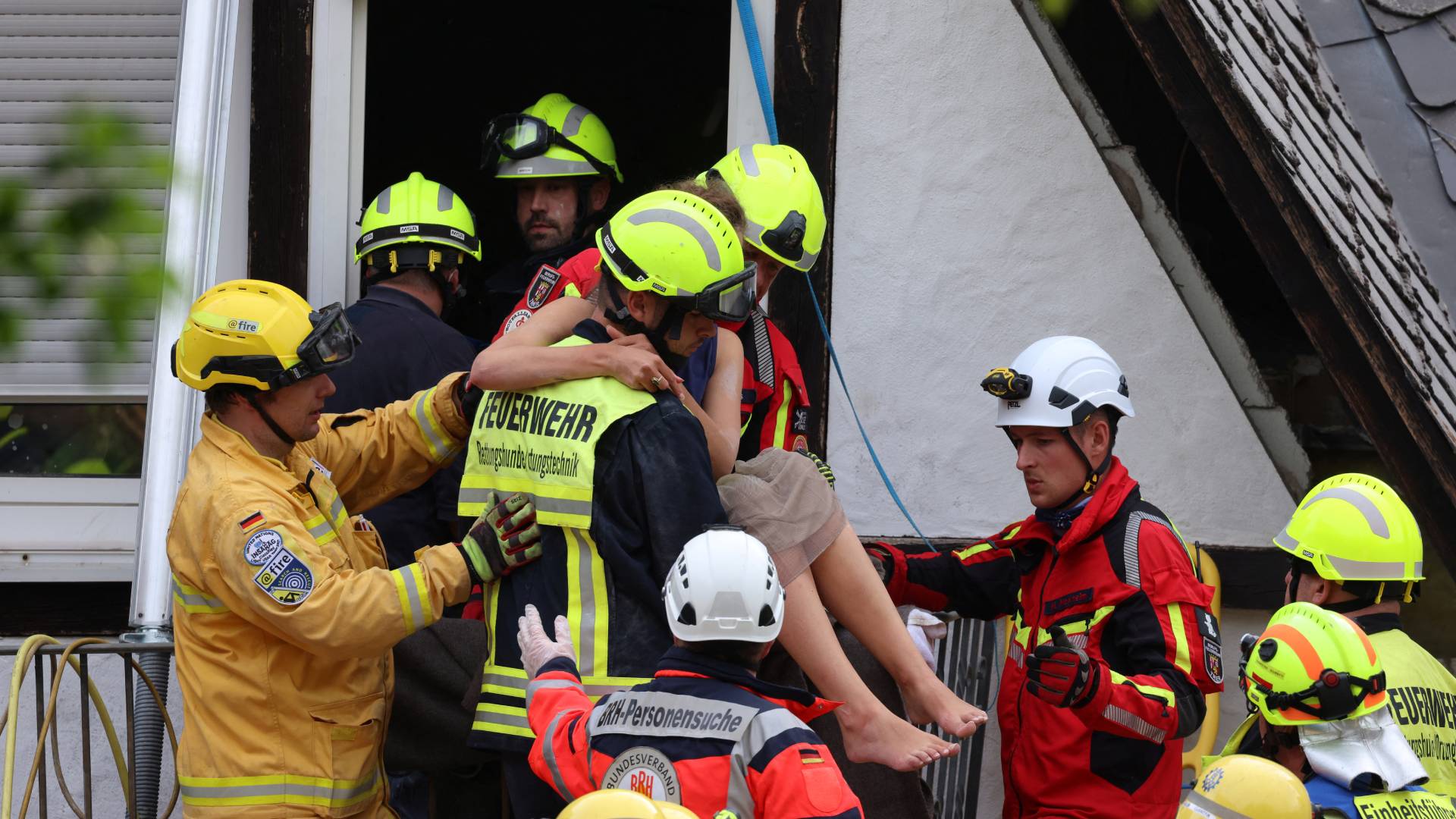 Γερμανία: Δύο νεκροί μετά την κατάρρευση του ξενοδοχείου – Απεγκλωβίστηκε αγοράκι δύο ετών-3