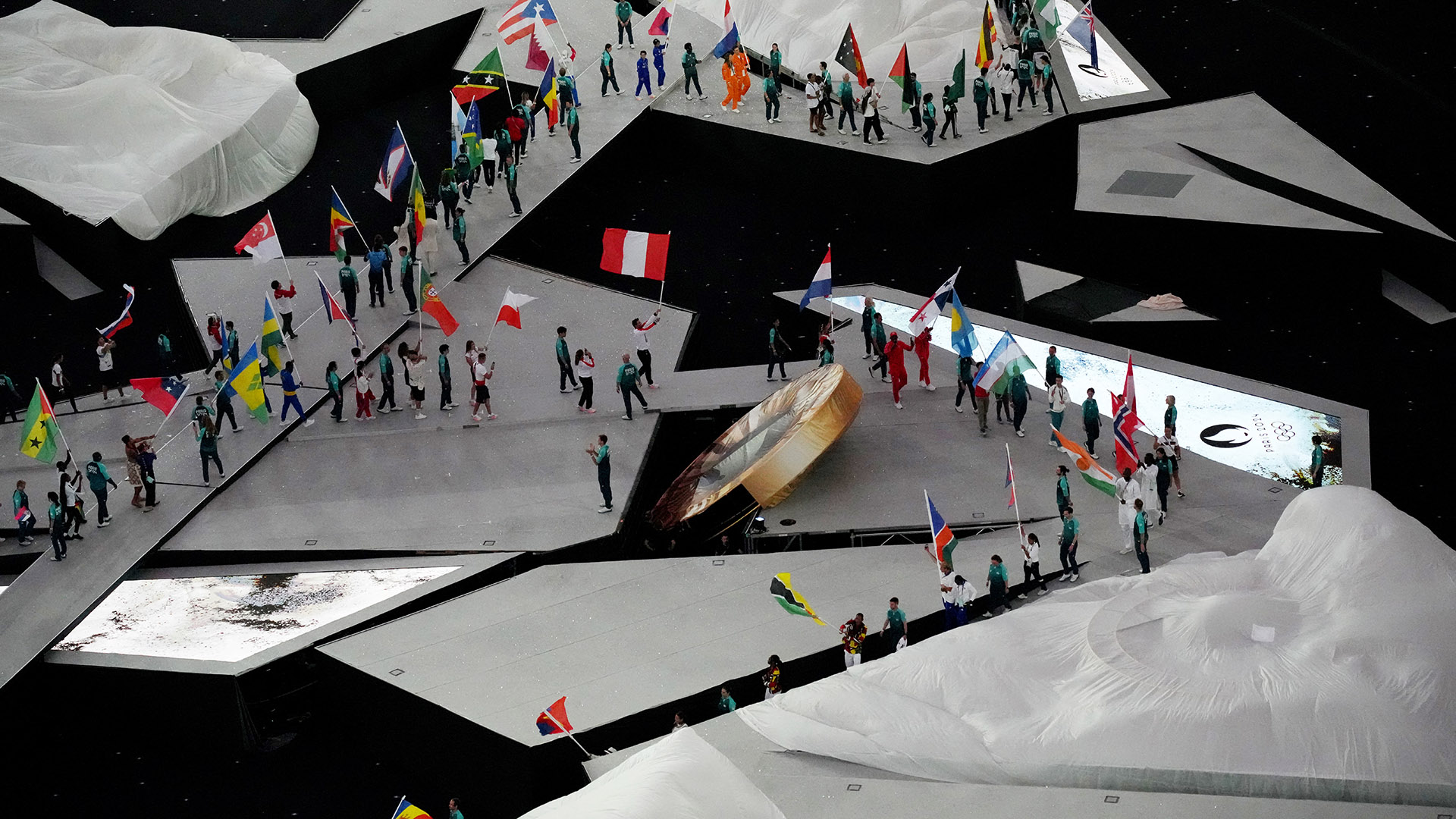 Εσβησε η Φλόγα στην Πόλη του Φωτός – Εικόνες και βίντεο από την τελετή λήξης-3