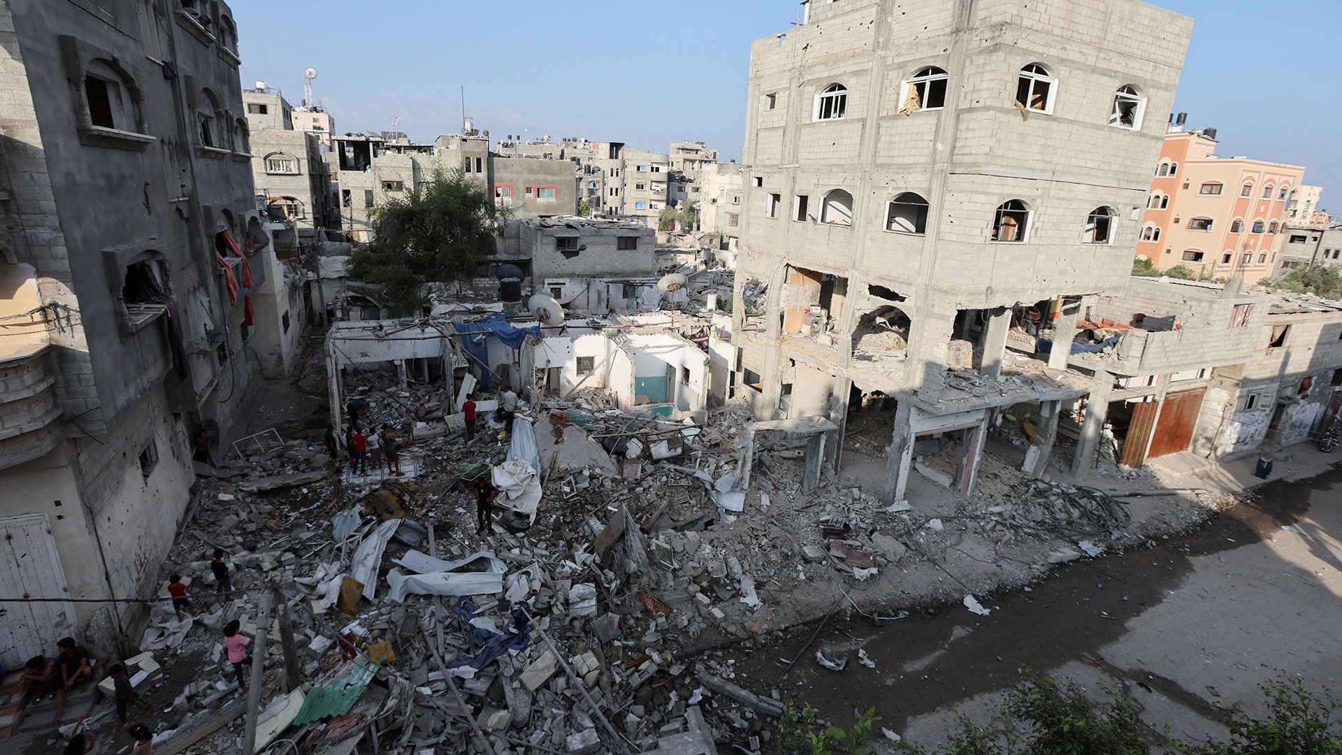 «Πώς θα ζήσω τώρα;» – Πατέρας χάνει τη γυναίκα του και τα νεογέννητα δίδυμα παιδιά του σε βομβαρδισμό του Ισραήλ-1