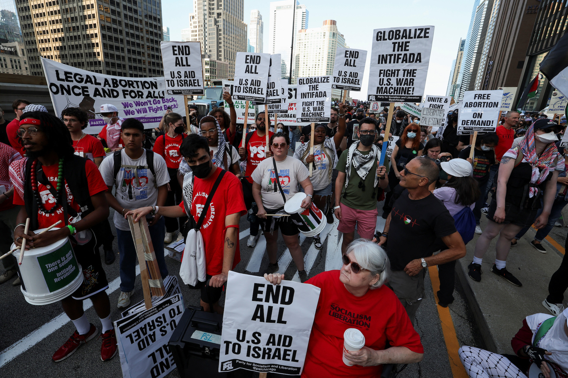 Ξεκινά το συνέδριο των Δημοκρατικών στο Σικάγο: Το τυπικό «ναι» στη Χάρις και το «αγκάθι» της Γάζας-2