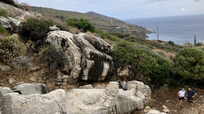 αρχαιολογικοί-χώροι-λάδι-από-τους-δελ-563182528