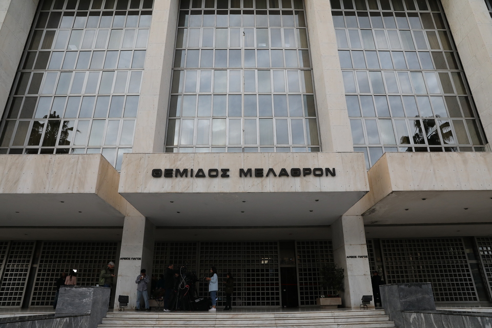 «Η αλήθεια δεν πουλάει»-1