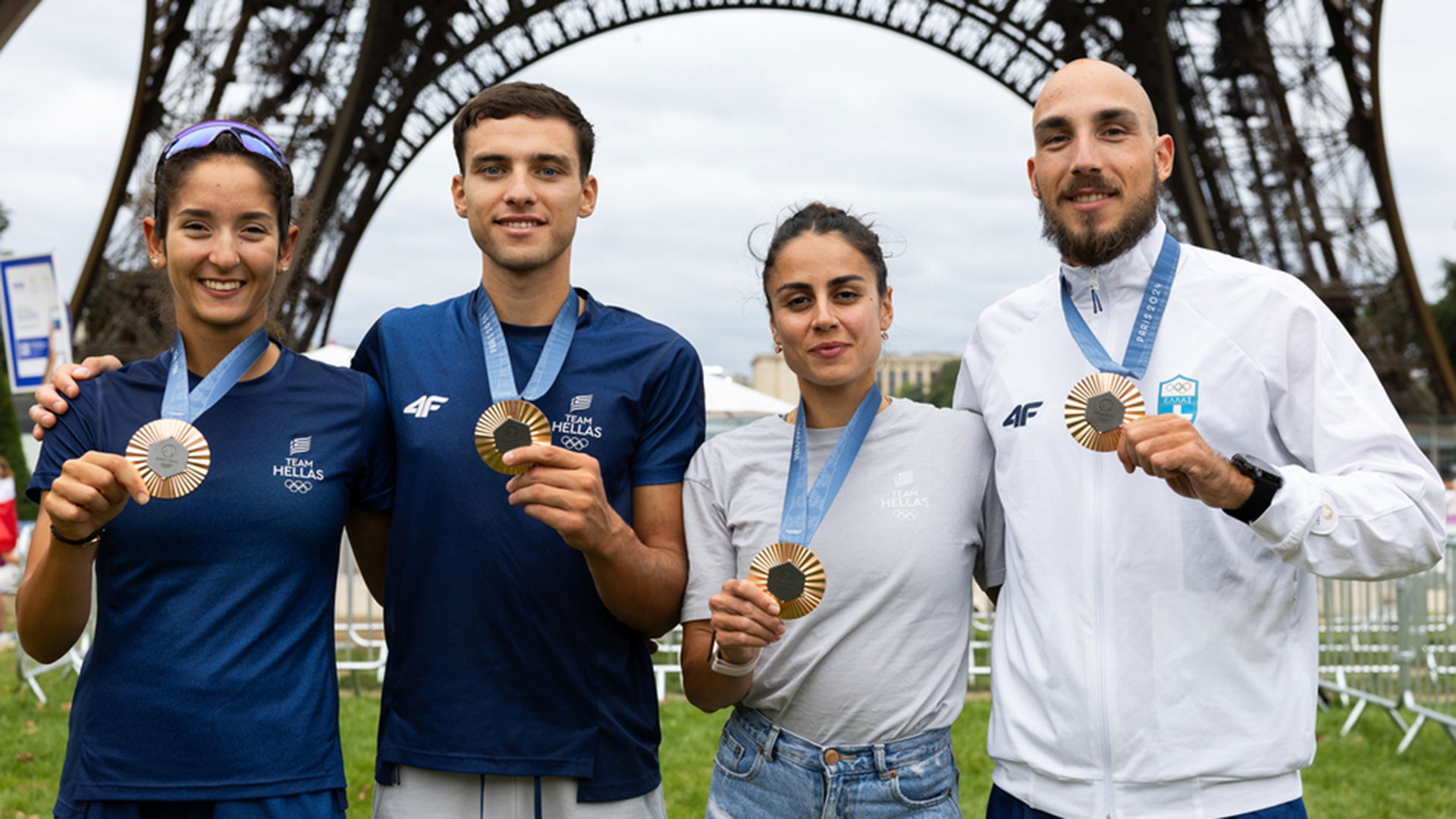 Τα παιδιά με τους ρόζους στα χέρια-2