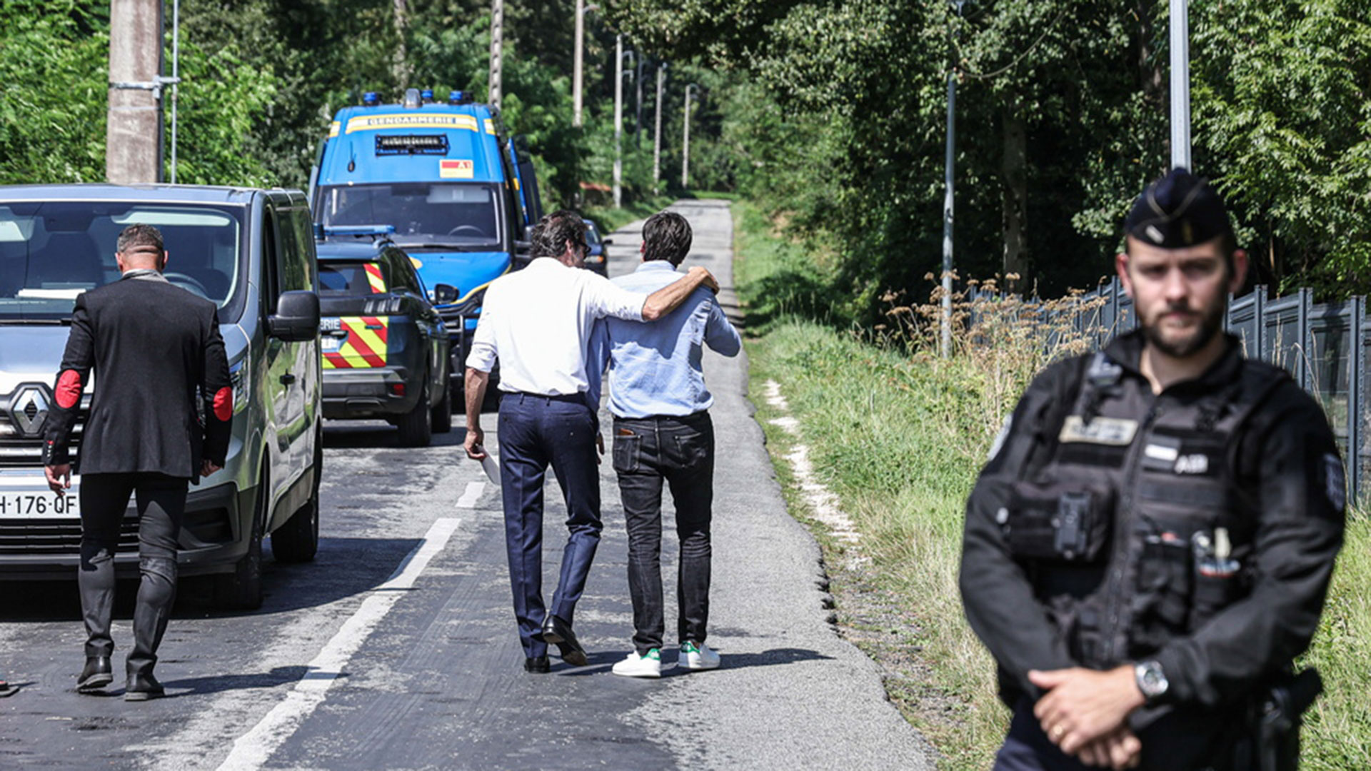 Αλέν Ντελόν: Ολοκληρώθηκε η ταφή του στο Ντουσί-3