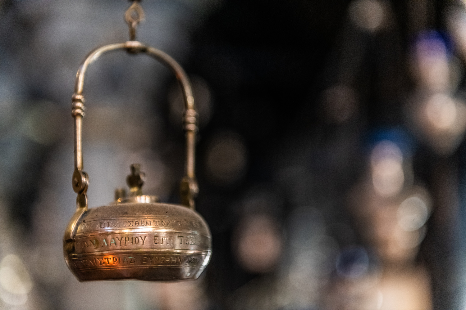 Σμιλεύοντας τα τάματα της Μεγαλόχαρης: Τα ασημοκάραβα, το λυχνάρι, οι πνεύμονες-2