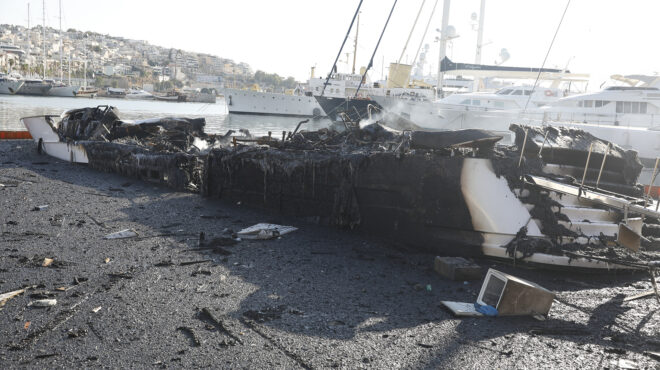 φωτιά-στη-μαρίνα-ζέας-βυθίστηκαν-τρία-563156068