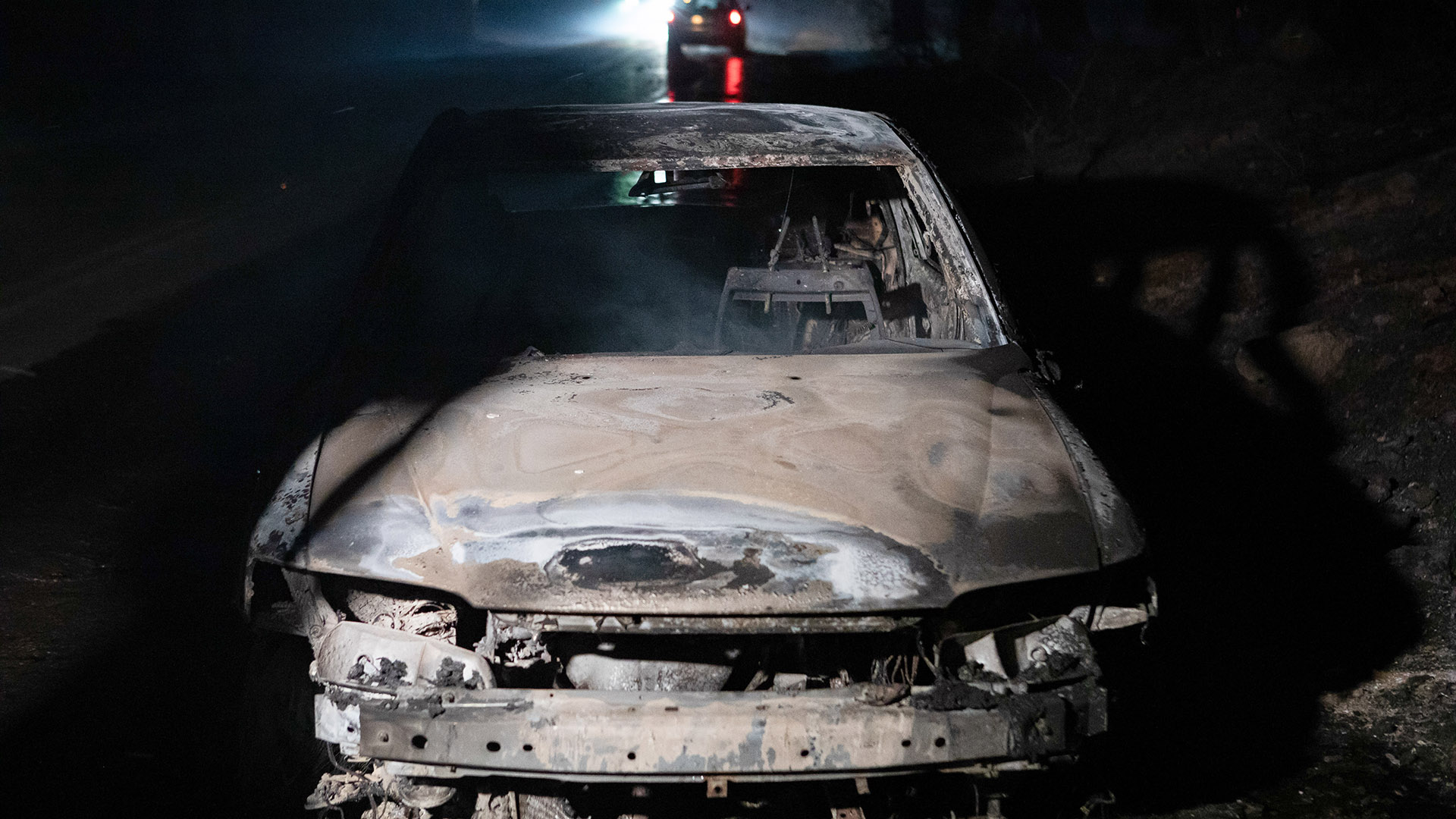 Φωτιά στον Βαρνάβα: Ολονύχτια μάχη με τις φλόγες – Ωρες αγωνίας για τους κατοίκους-5