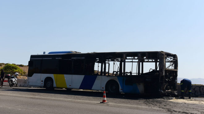 φωτιά-σε-λεωφορείο-επί-της-λεωφόρου-πο-563187484