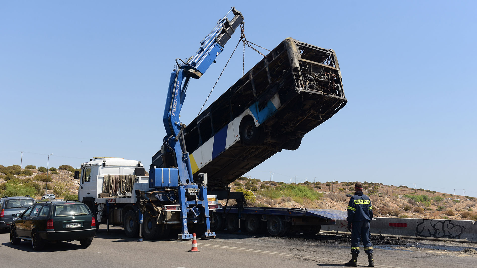 Φωτιά σε λεωφορείο επί της Λεωφόρου Ποσειδώνος-4