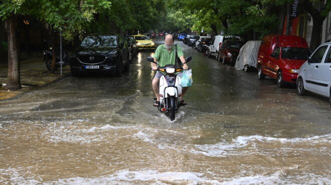κακοκαιρία-μπουρίνι-με-καταιγίδες-χα-563195326