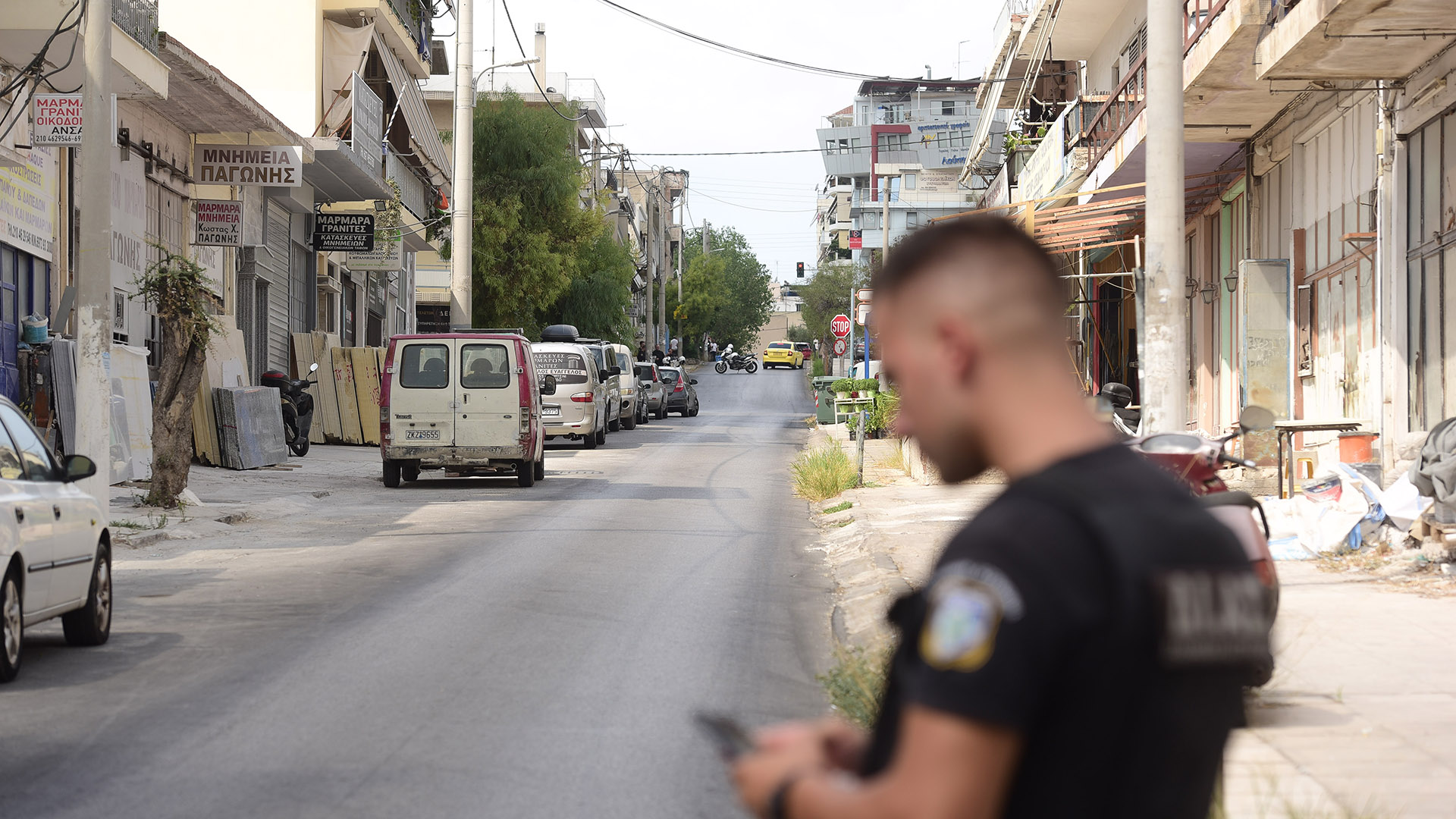 Συναγερμός στο Κερατσίνι – Εντοπίστηκε ύποπτο αντικείμενο στο οδόστρωμα-2