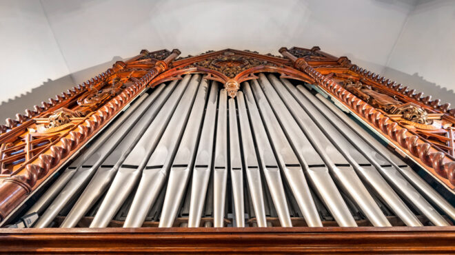 ενα-εκκλησιαστικό-όργανο-στη-γενέτει-563181034