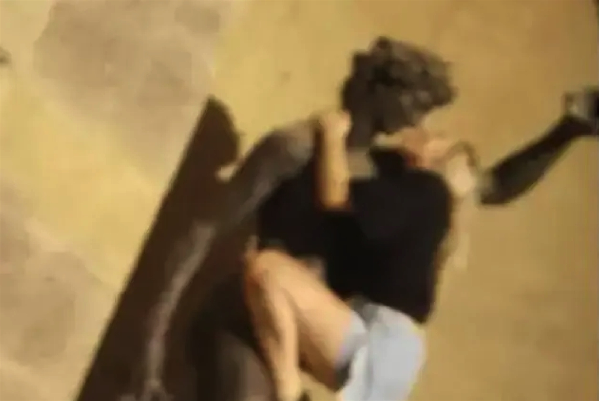 Οταν οι τουρίστες παρενοχλούν τους Κούρους-4