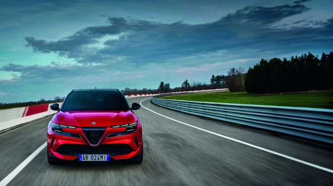 οδηγούμε-στην-πίστα-του-balocco-την-alfa-romeo-junior-veloce-την-563154886