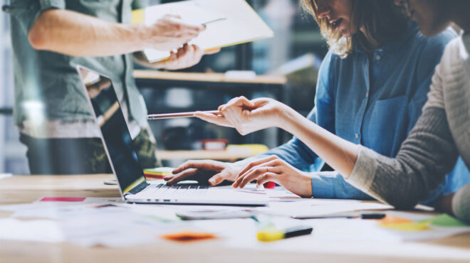 στις-συνεργασίες-με-τράπεζες-στρέφον-563154454