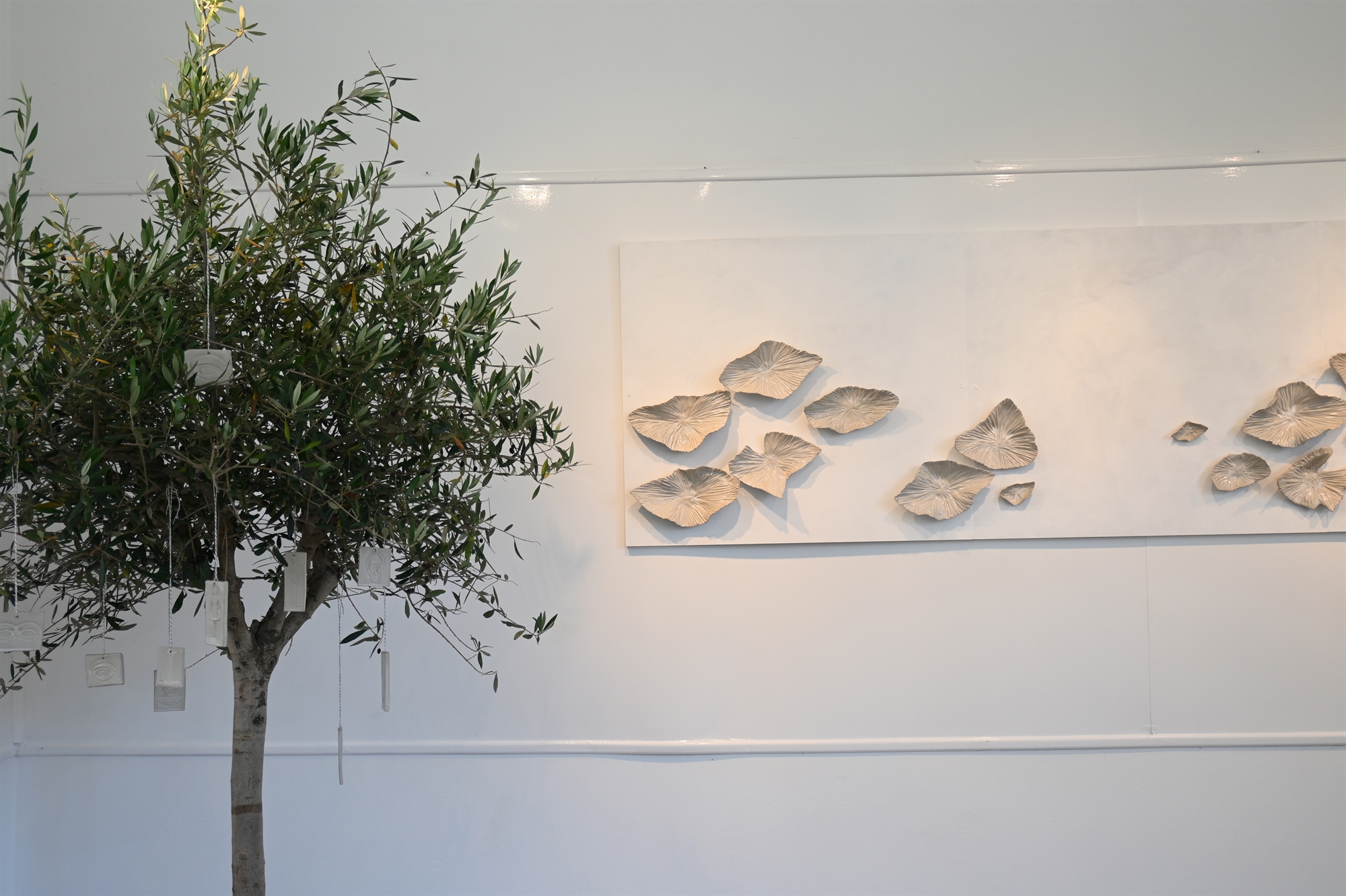 Μια εικαστική έκθεση με άρωμα γυναίκας στο χωριό Αγάπη στην Τήνο-3