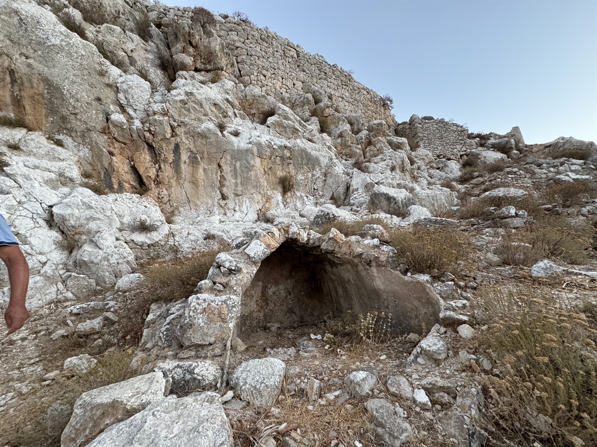 Το Παλιό Χωριό είναι για τη μικρούλα Χάλκη ό,τι ο Μυστράς για την Πελοπόννησο-2